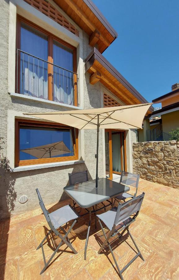 Our Happy Place - Casa Vacanze Per Il Viaggiatore Slow مانديلو ديل لاريو المظهر الخارجي الصورة