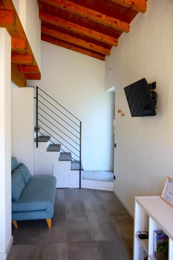 Our Happy Place - Casa Vacanze Per Il Viaggiatore Slow مانديلو ديل لاريو المظهر الخارجي الصورة